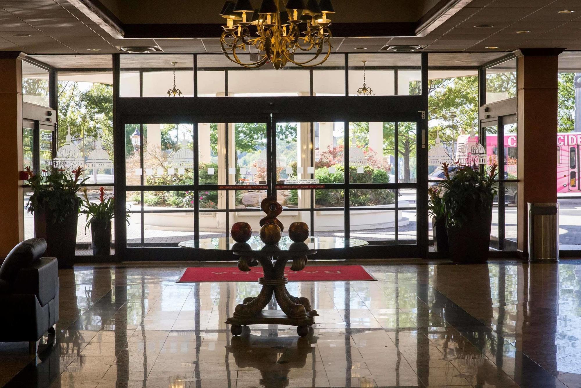 Ramada Plaza By Wyndham Atlanta Downtown Capitol Park Hotell Exteriör bild